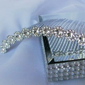 Simple & Elegant Clear Flower Crystal Hair Comb